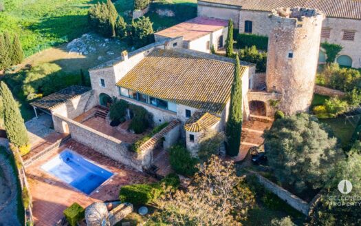 Exclusive Tower in L&rsquo;Escala – Une propriété unique à Les Corts