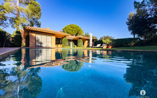 Villa de style bungalow sur le golf de TorreMirona, Costa Brava