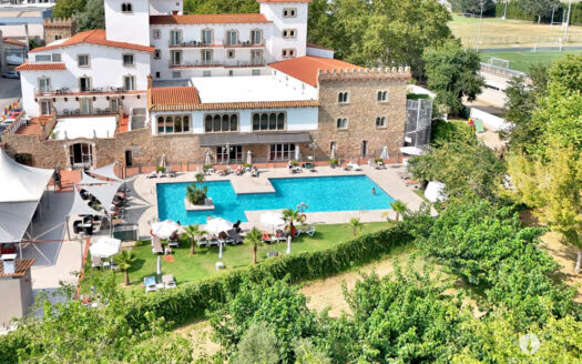 Hotel Castell Blanc – Charme historique et potentiel hôtelier à Empuriabrava